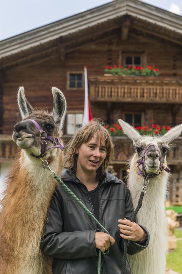 Ruth mit ihren Lamas